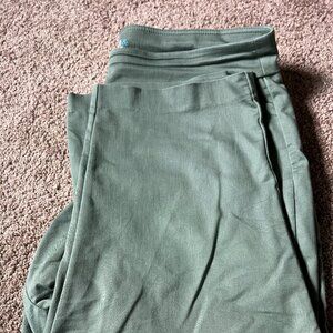 Women's Stretchy Capri Pants - OLIVE